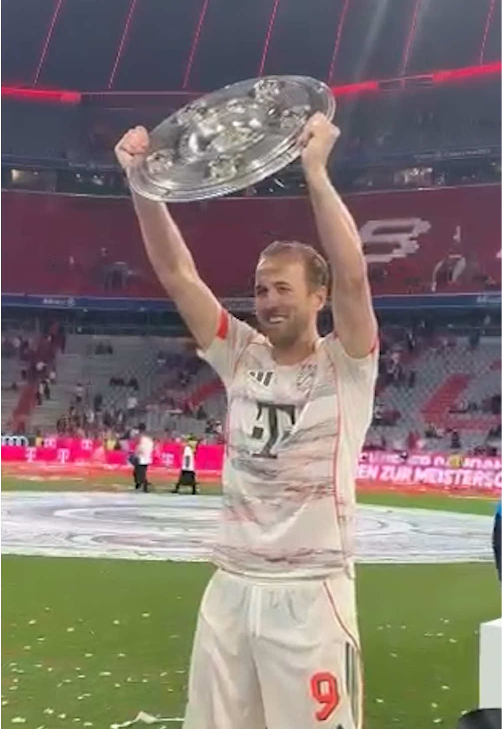 A post by @harrykane on TikTok caption: What a feeling ! 🏆