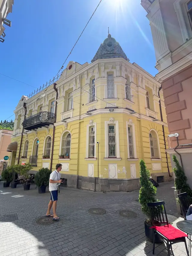 A post by @lashaa365 on TikTok caption: #tbilisi #may #OOTD #foryou 