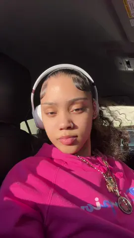 A post by @manuelaaaaa_05 on TikTok caption: I love cali everythingg #wlw #fyp 