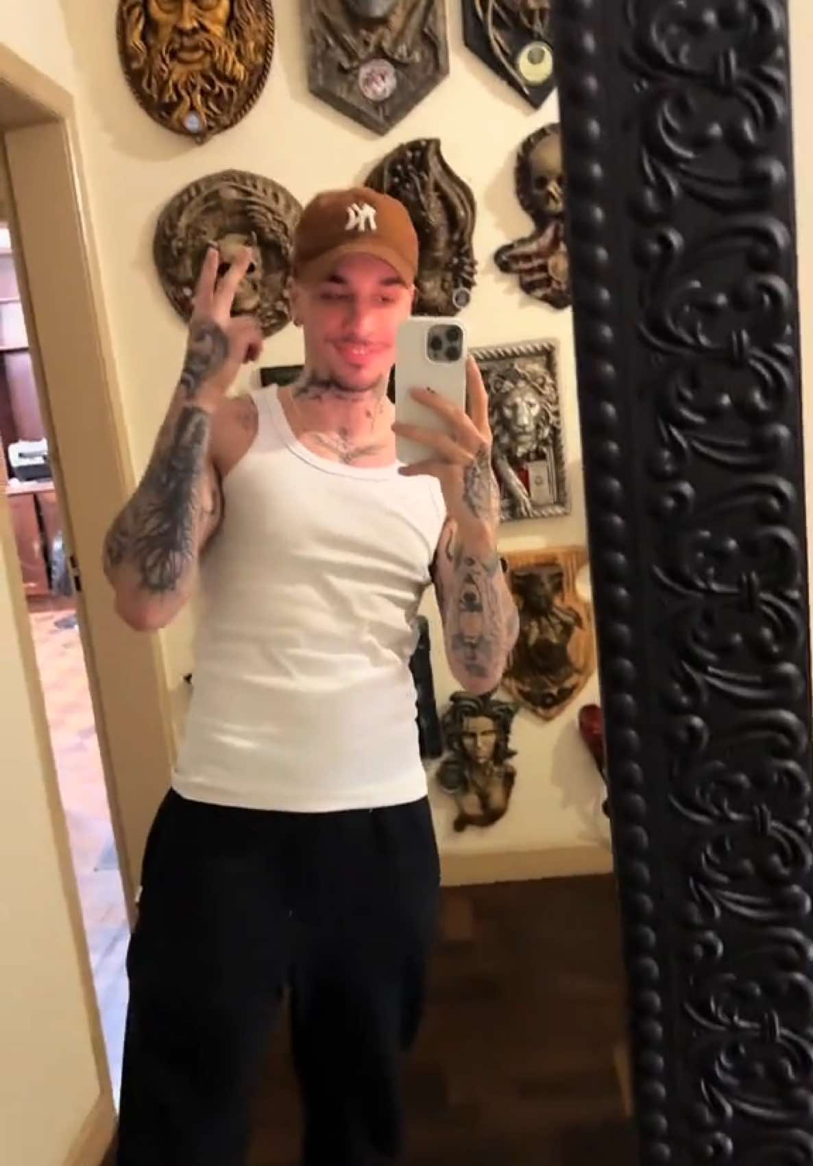 A post by @ibrunoguilherme on TikTok caption: Vem comigo fazer a tatuagem mais importante da minha vida🤍