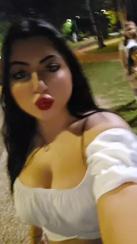 A post by @merve07buyuk_52 on TikTok caption: #merve07büyük_52 #beniöneçıkart #keşfet #sertaperener 