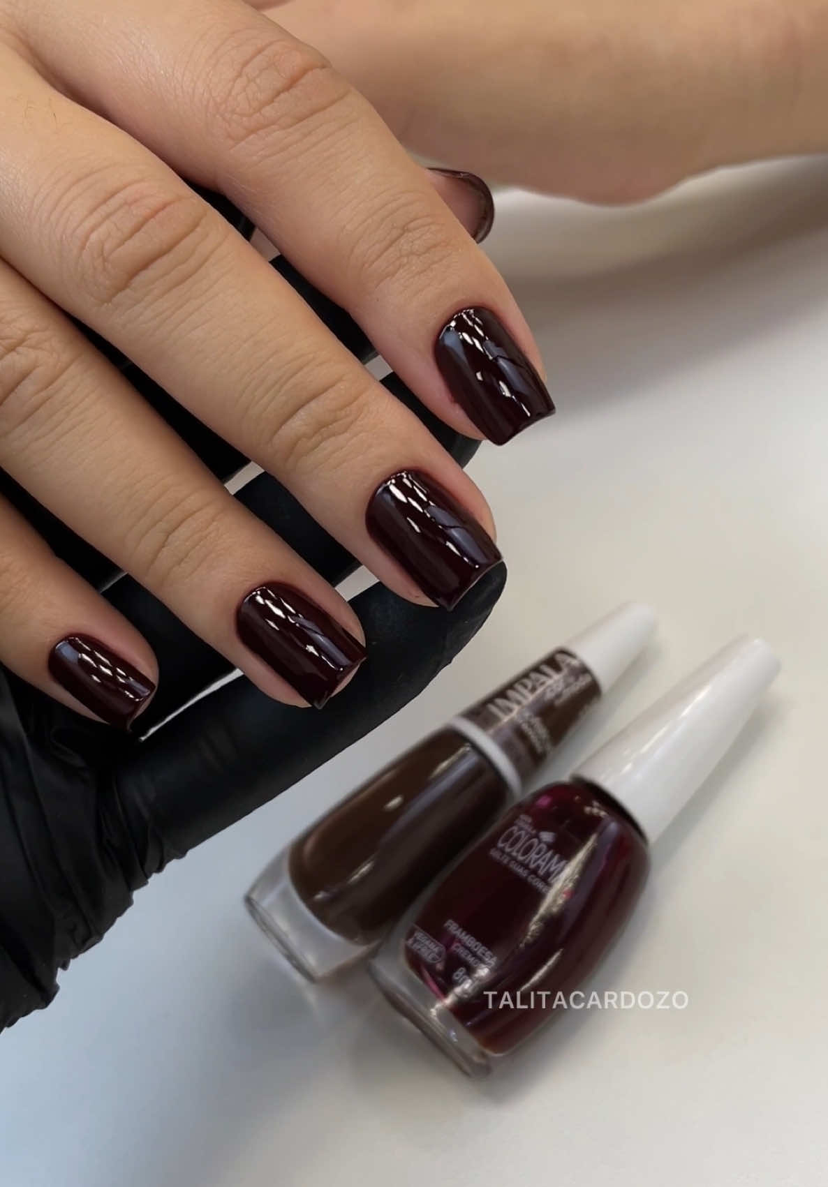 A post by @talitacardozo on TikTok caption: Aprenda fazer unhas comigo, link na Bio. 🍒 Misturinhas de esmaltes: •2 camadas do Sofisticada (Impala) •1 camada do Framboesa (Colorama) O resultado? Um tom único, elegante e super diferente! Ideal pra quem ama inovar nas combinações. #cherrynails