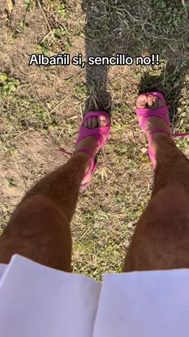 A post by @lucasvarelafails on TikTok caption: Jajajajaja raro el albañil #humor #risas #comedia 
