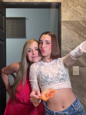 A post by @domelipa on TikTok caption: Felicítenme a todas sus mamis🥺❤️
