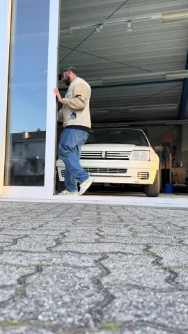 A post by @auto.clean.aguilar on TikTok caption: El 205 llega a Suiza 🇨🇭 #Peugeot #peugeotsport #peugeot205rallye #peugeot205españa #205rallye #metas #suiza #españa #feliz 