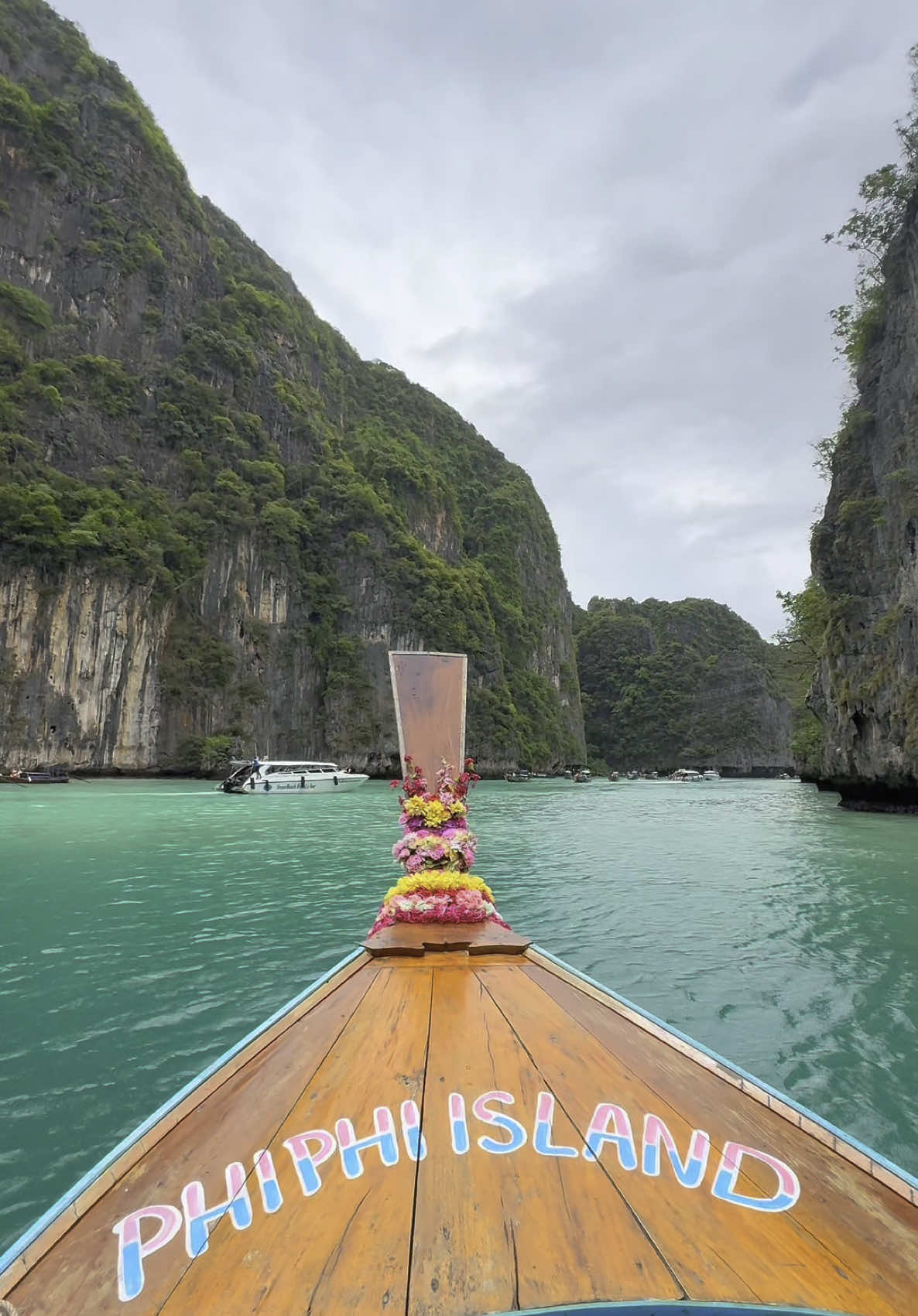 A post by @encabomj17 on TikTok caption: Phiphi island 😳🐚🏝️🌊
