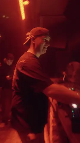 A post by @tiefundton on TikTok caption: Mal anders….