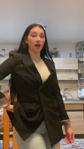 A post by @ana._maria.f on TikTok caption: 🤭🥰