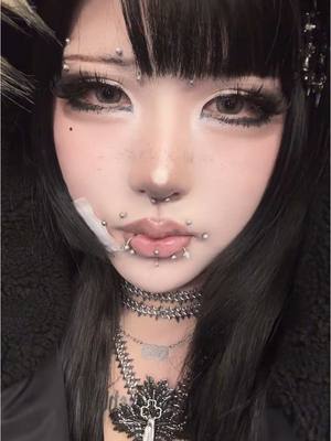 A post by @fish_fingersd on TikTok caption: I got a new piercing hehe #fyp #foryoupage #🇨🇳 #08 