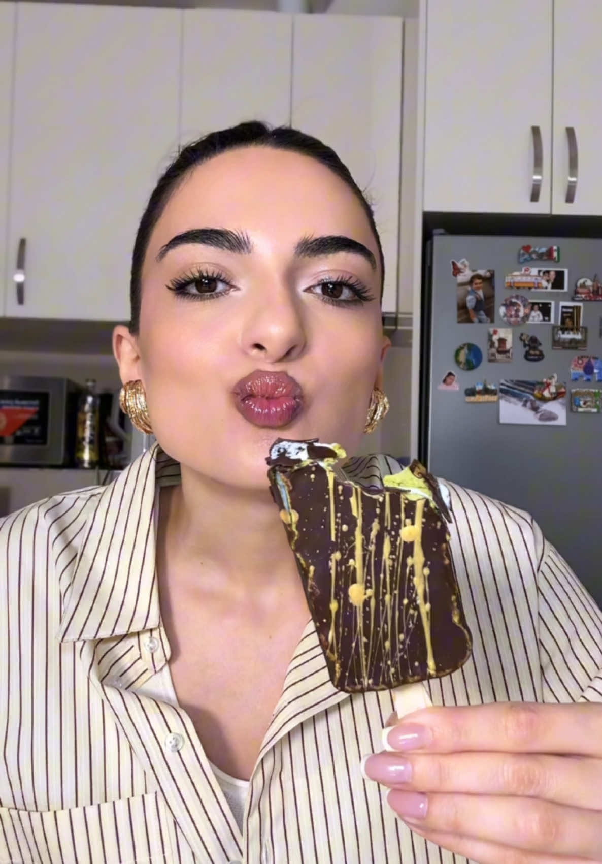 A post by @evelinakhanoyan on TikTok caption: Բայց ու՞մ կողմից էր էս առաքումը 🤔😱 #teampupsiki 