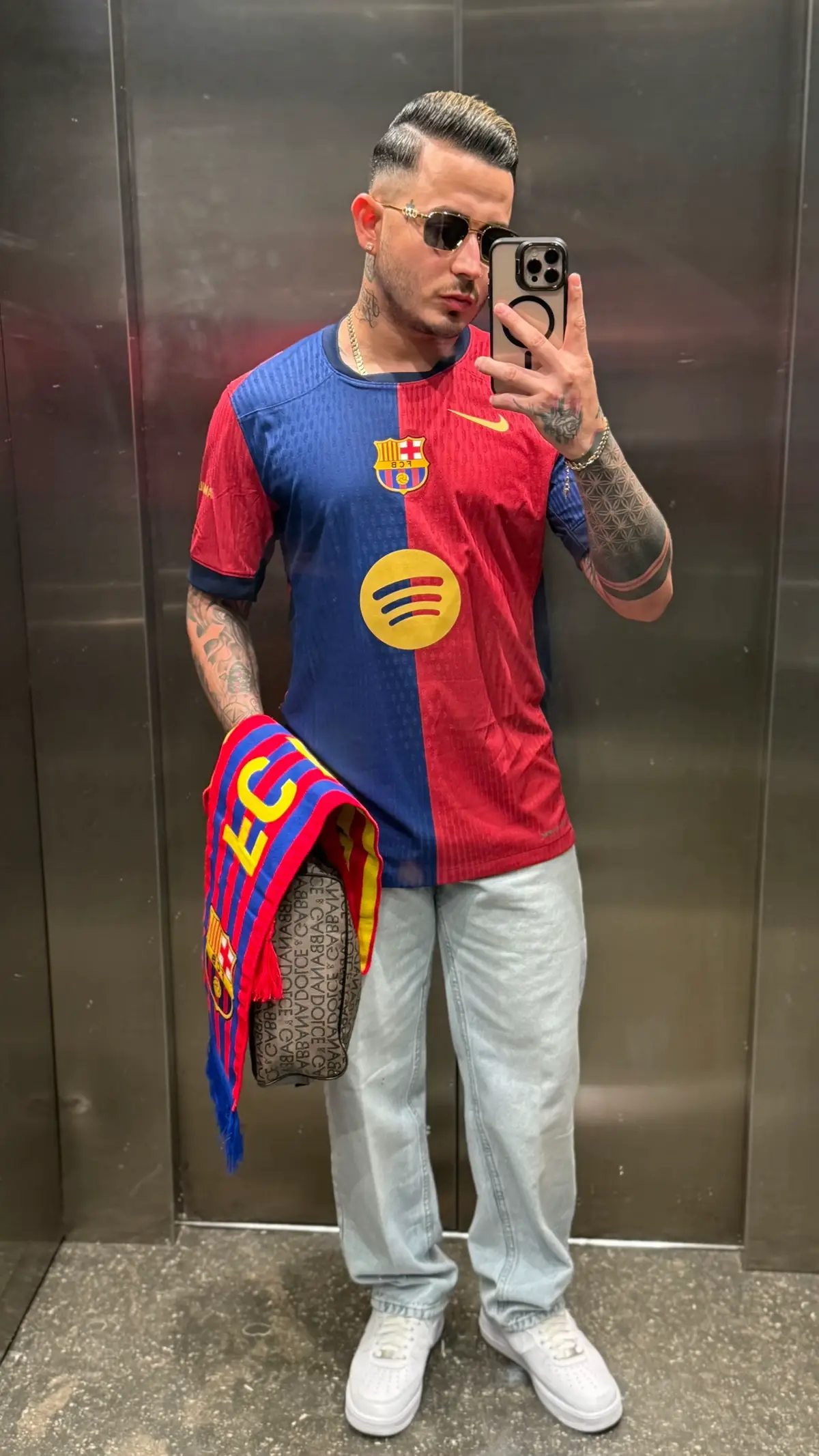 A post by @soyrickysv2 on TikTok caption: Vamoooooosssss ❤️💙🥺