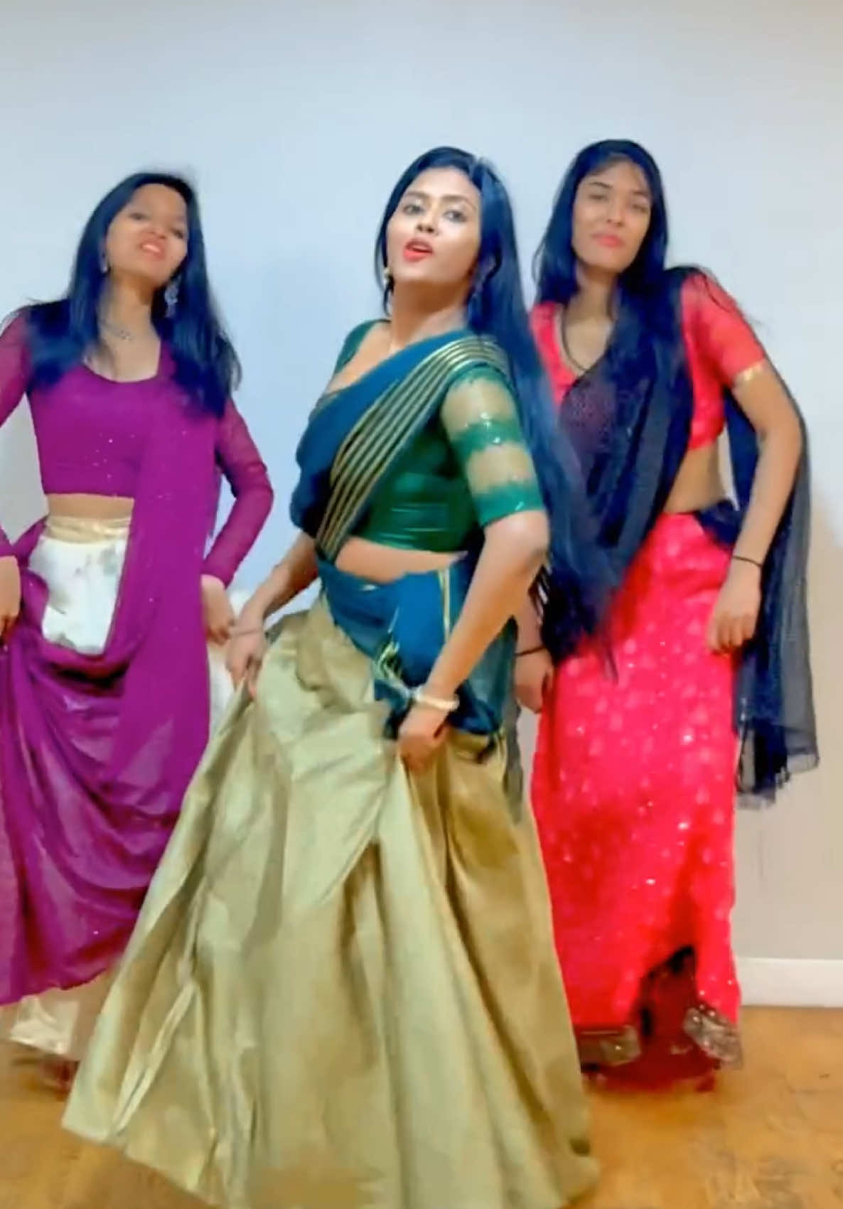 A post by @neenuxavier5 on TikTok caption: Thudarum ❤️ . . #thudarum #mohanlal #mohanlalfans #malayalamsong #keraladance #ukmallu🇬🇧 #ukmallu #malludance #uktamil #uktamilponnu #uktiktok🇬🇧uk #uktiktok #ireland #aussielife #usmallu🇮🇳🇺🇸 #uaemallu #uaemallus #dubaimalayali #dubaimallu #londonmallu🇬🇧 #mohanlalfansclub #kuthusong #kuthudance #tamildance #keralatiktok 