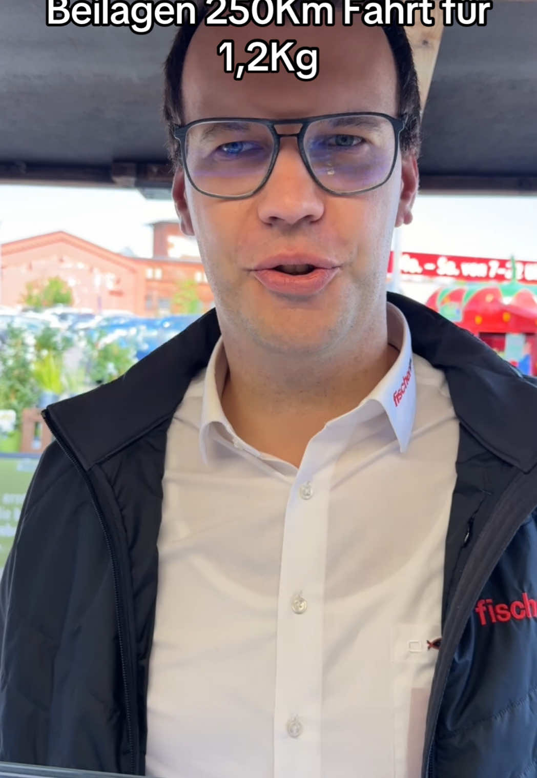 A post by @kurde.der.tiktoker.wurde on TikTok caption: Kunde fährt 250Km für 1250Gramm besten Döner bei #kalamatadönerlübeck #döner #viral 