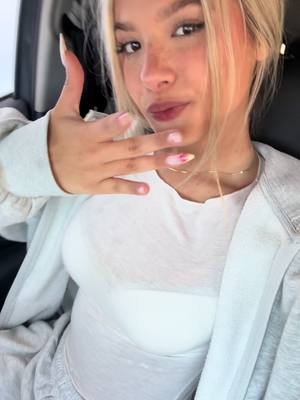 A post by @noemiipiunti on TikTok caption: nuove unghiette✨🎀🤍@Sara Colelli supplied