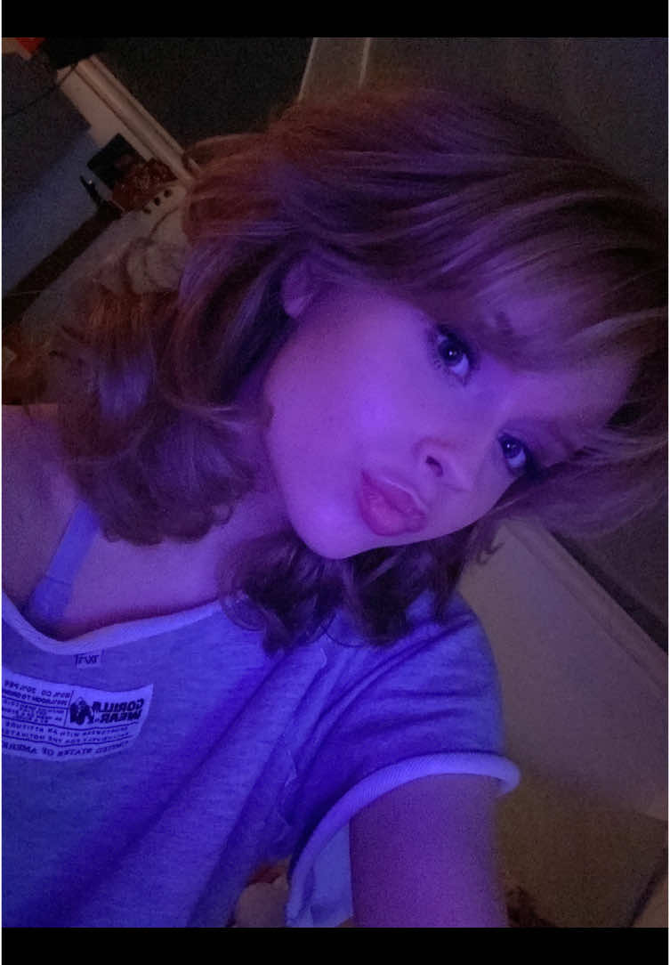 A post by @ainomagdalena on TikTok caption: The purple light is my fav 🤩 would u try it?  #glowcam #beautyplusapp #beautyplus #viral #selfiehack #fyp #explore #selfiecamera 