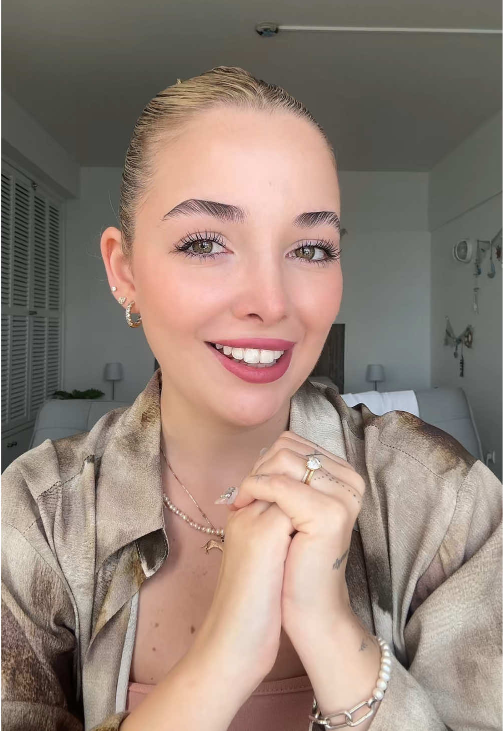 A post by @skibanoemi on TikTok caption: Hirdetes| 👀 Ilyen még nem volt a Perfect Nailsnél 👀10% kedvezmény mindenre a honlapjukon a Perfect Day apropóján, amit 17 órától Ti is meg tudtok nézni! Ez az év körmös eseménye, ahol mindent megtudhattok az idei trendekről, újdonságokról. 💅🏻Vásároljatok online, csatlakozzatok az eseményhez FB-on, a weboldalon vagy youtubeon és tanuljatok, inspirálódjatok, hogy már ne kelljen többet gondolkoznotok azon, hogy milyen körmöt kérjetek legközelebb a kedvenc PN körmöseitektől🥰 Szuper műsorvezetők, csodálatos modellek és szakmájukban elismert előadók várnak titeket! Ne hagyjátok ki, én sem fogom 😉 @PerfectNailsOfficial 