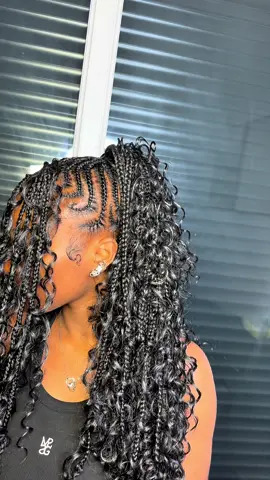 A post by @braids_bordeaux on TikTok caption: #tressebordeaux #braidsbordeaux #vital 