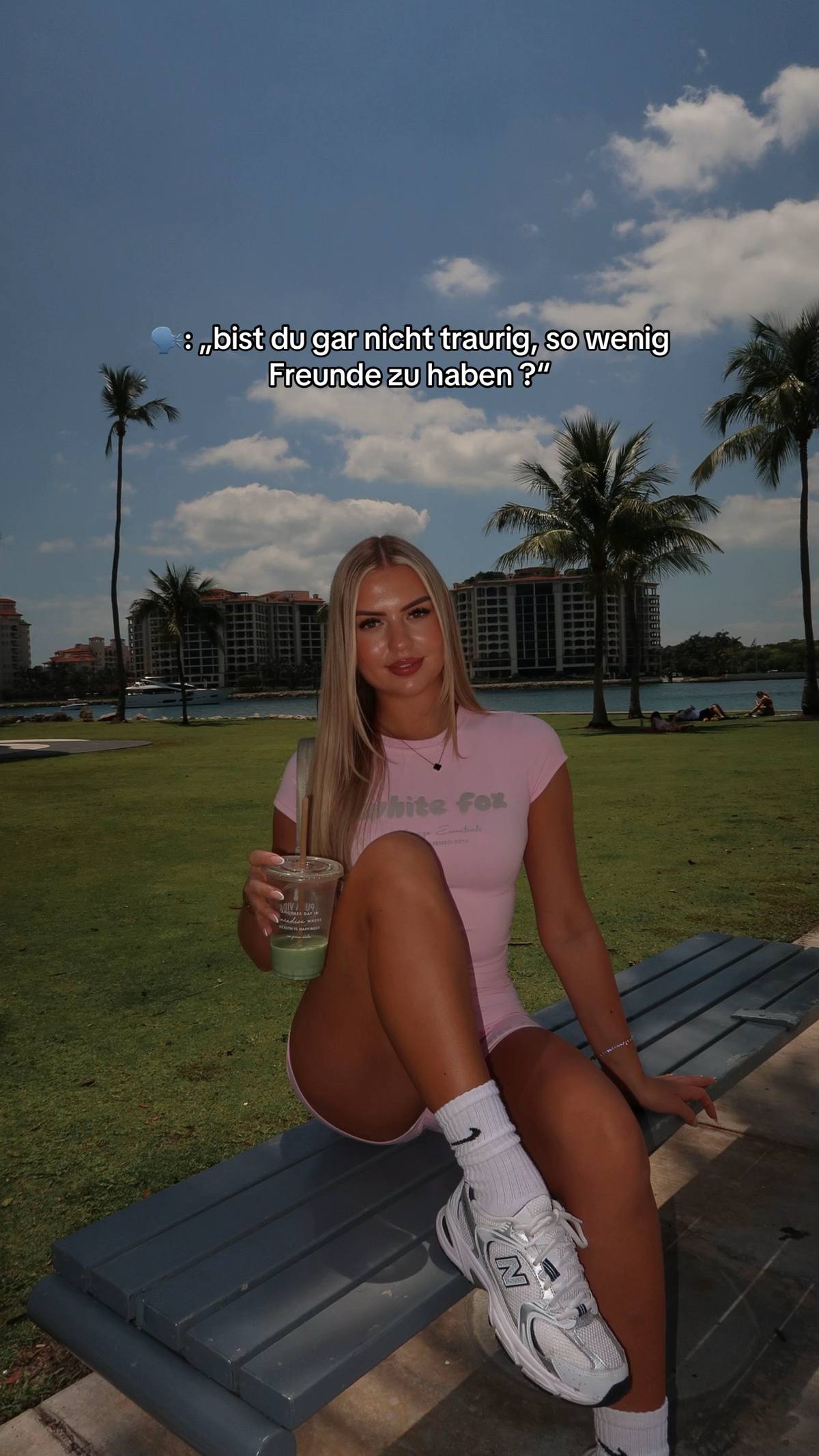 A post by @xj0line on TikTok caption: Hast du keine Zeit für mich , wird er sie für mich haben und sich nehmen🤞🏼🤍 IG : Jolineelisa ##girlssupportgirls##spreadlove