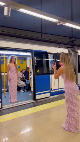 A post by @twinmelody on TikTok caption: TUTORIAL DE TRANSICIONES 😊♥️ #tutorial #transicion 