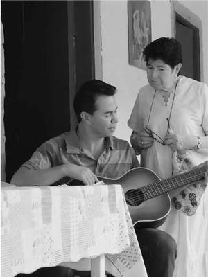 A post by @jhonnyrivera on TikTok caption: Feliz Día de la Madre para todas esas mujeres maravillosas que con su amor hacen de este mundo un lugar mejor.  Hoy quiero enviar un abrazo enorme y todo mi cariño a todas las mamás que me siguen, que me apoyan, que cantan mis canciones y hacen parte de esta gran familia que hemos construido juntos.  A mi mamá, que es mi mayor inspiración, mi motor y mi fuerza, a las mamás de mi familia que con tanto amor y entrega han sido un ejemplo de madres luchadoras. ¡Dios me las bendiga siempre! Hoy celebremos la vida de esas mujeres valientes, dulces, fuertes y únicas… ¡las mamás! Gracias por su esfuerzo y dedicación. #JhonnyRivera #EsMiMadre #Amor #Familia #felizdiadelasmadres #Fyp