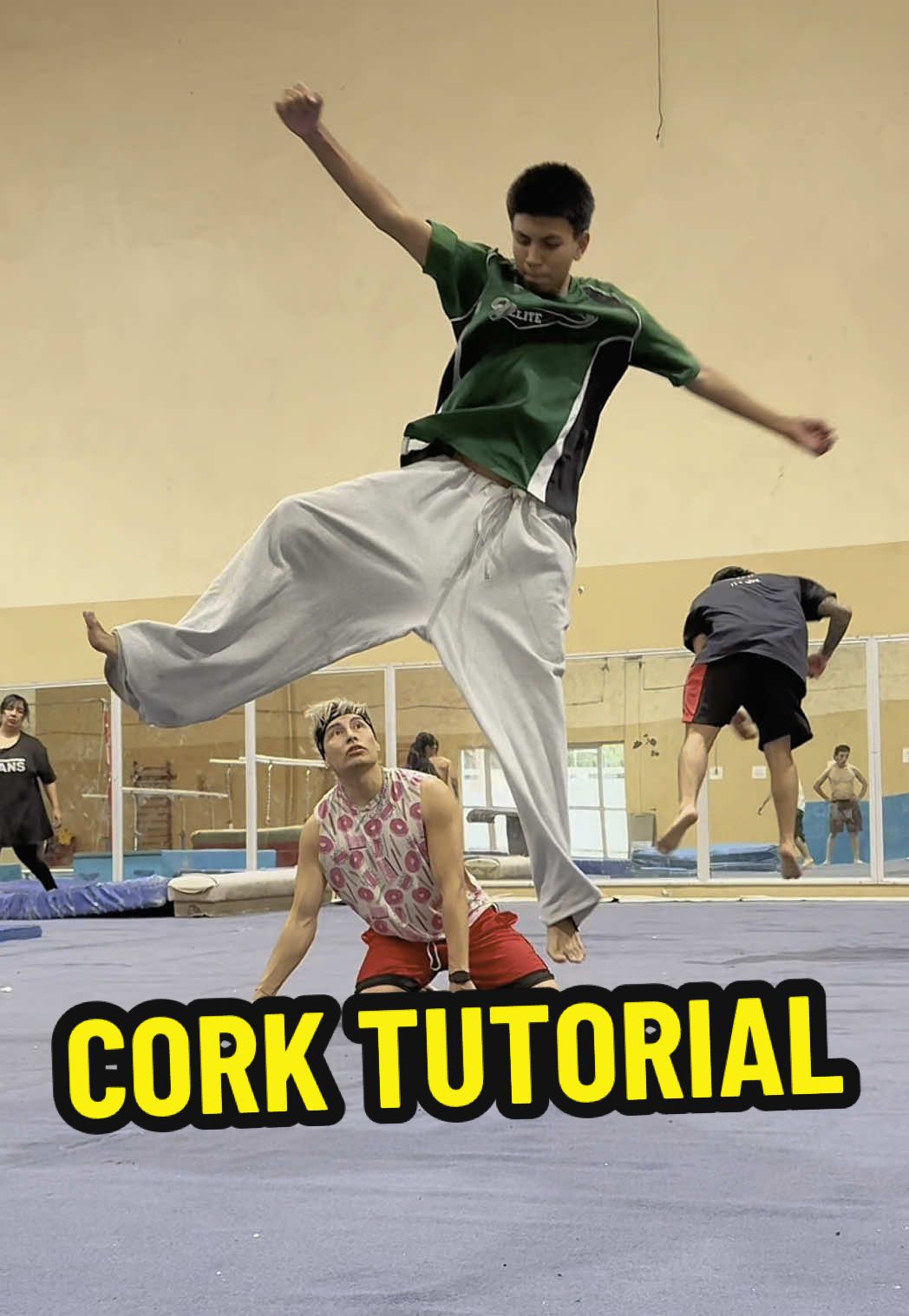 A post by @alex_destreza on TikTok caption: Entrenamiento para hacer CORK 🔥 #Tutorial #parkour #gymnastics #TikTokDeportes 