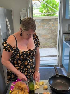 A post by @jeremylaura_ on TikTok caption: Toujours plus simple 🤣🤣