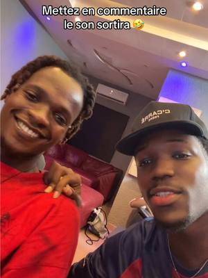 A post by @axelmerryl on TikTok caption: 🤣 le son sortira ❤️💙