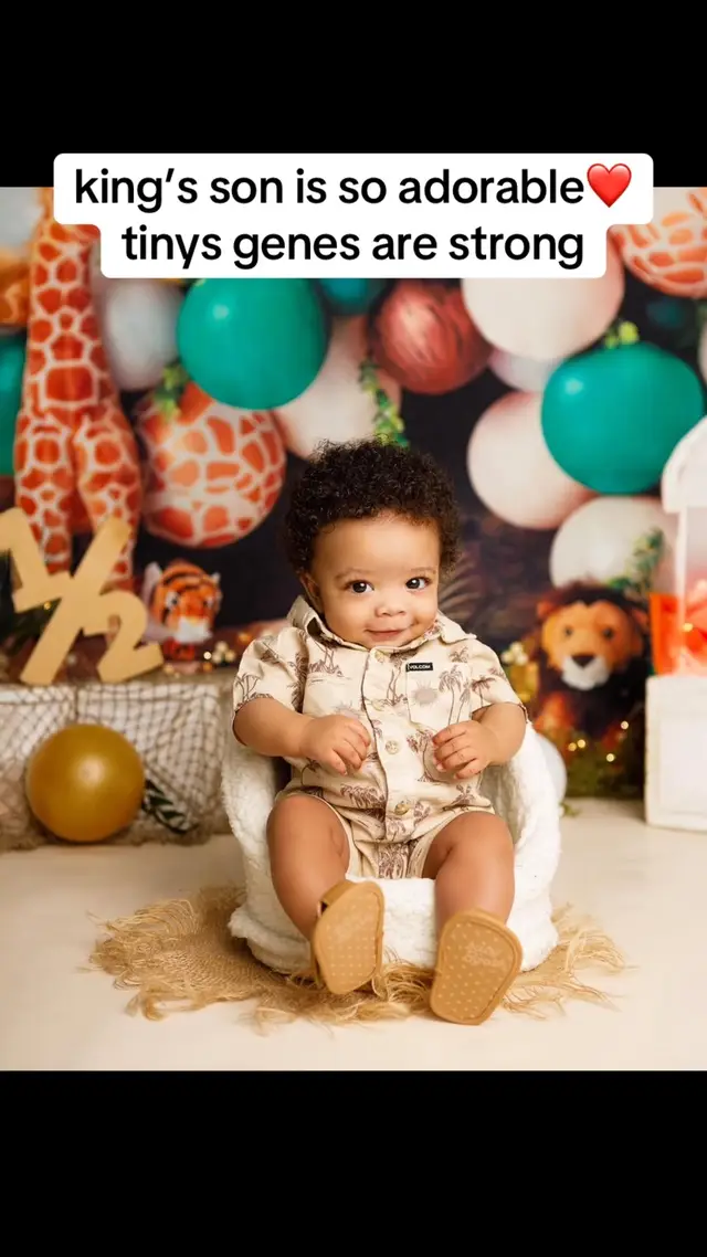 A post by @dubsmashrewinds on TikTok caption: he looks just like his dad! #kingharris #tinyharris #ti #familyhustle 