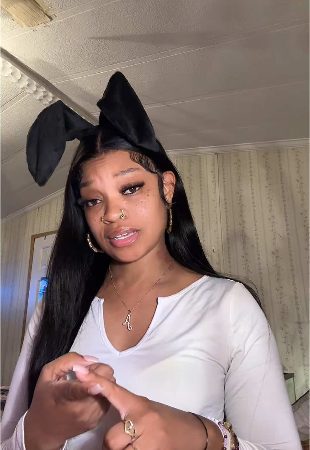 A post by @biigdrezzy29 on TikTok caption: -:WHEN A CUSTOMER TRIES TO TIP ME LOW AFTER I DID 2 BACK FLIPS, A CART WHEEL, & A SPLIT PLUS HAD THEIR SECTION LIT ALL NIGHT !! 😡😂🐰 @ncbottlebunnies #bb4l #bottlegirls 