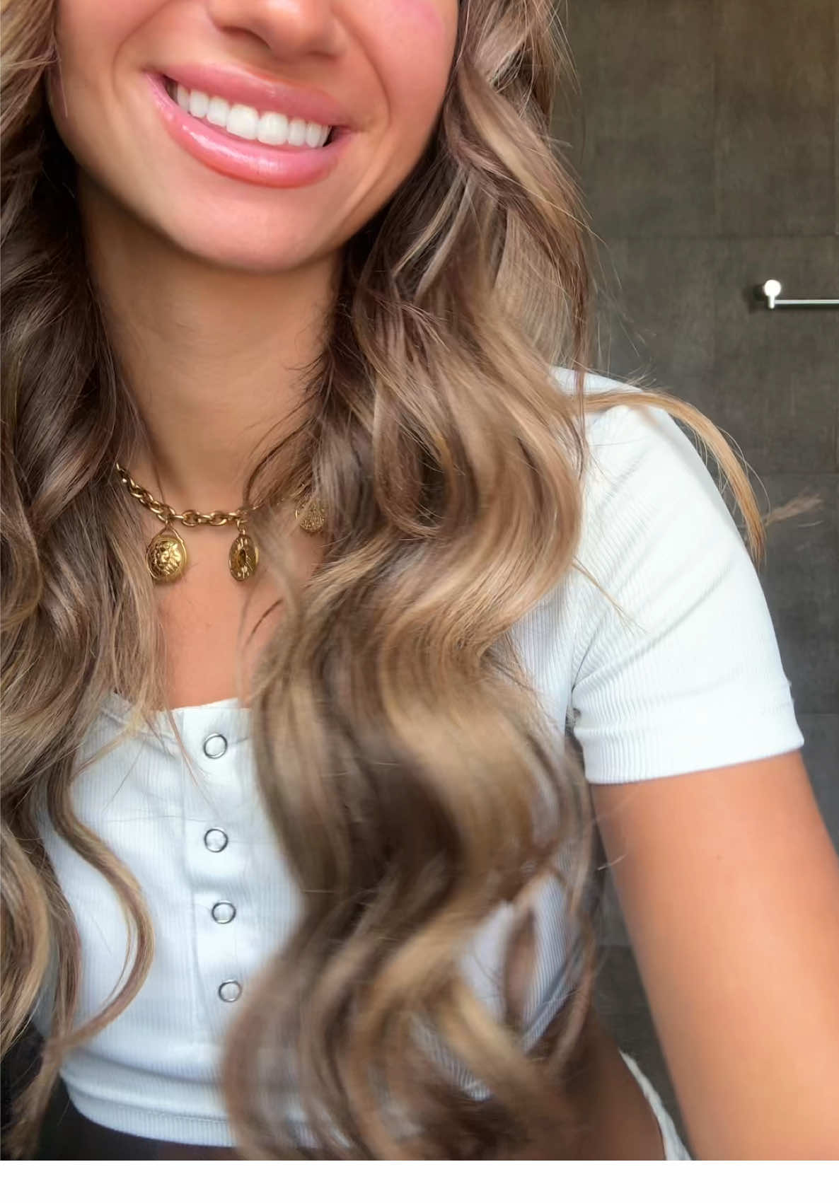 A post by @meline_crn on TikTok caption: u look like shit 