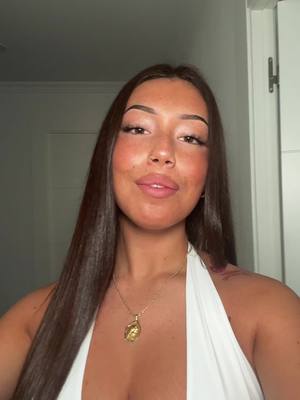 A post by @chiaaarita on TikTok caption: las estrias no son defectos 🫶🏽