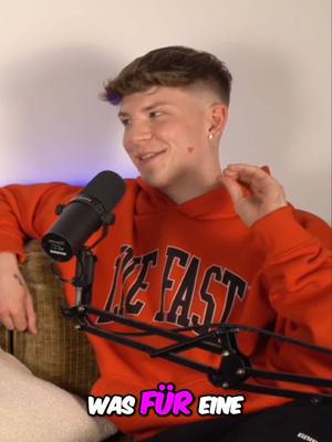 A post by @iamzuckerpuppe on TikTok caption: Folge 7 von unserem Podcast Akte Twink jetzt überall online 🫶🏼 würde mit so einem unternehmen heute nicht mehr kooperieren, aber am anfang bringt es einem ja auch keiner bei 