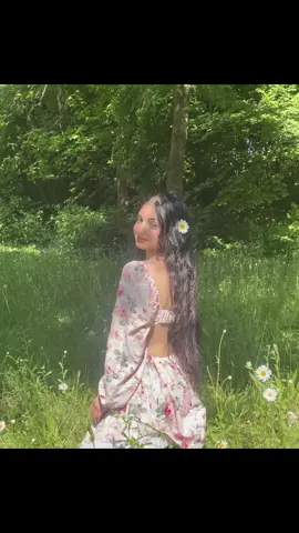 A post by @becca_marti_ on TikTok caption: #fyp 🌼