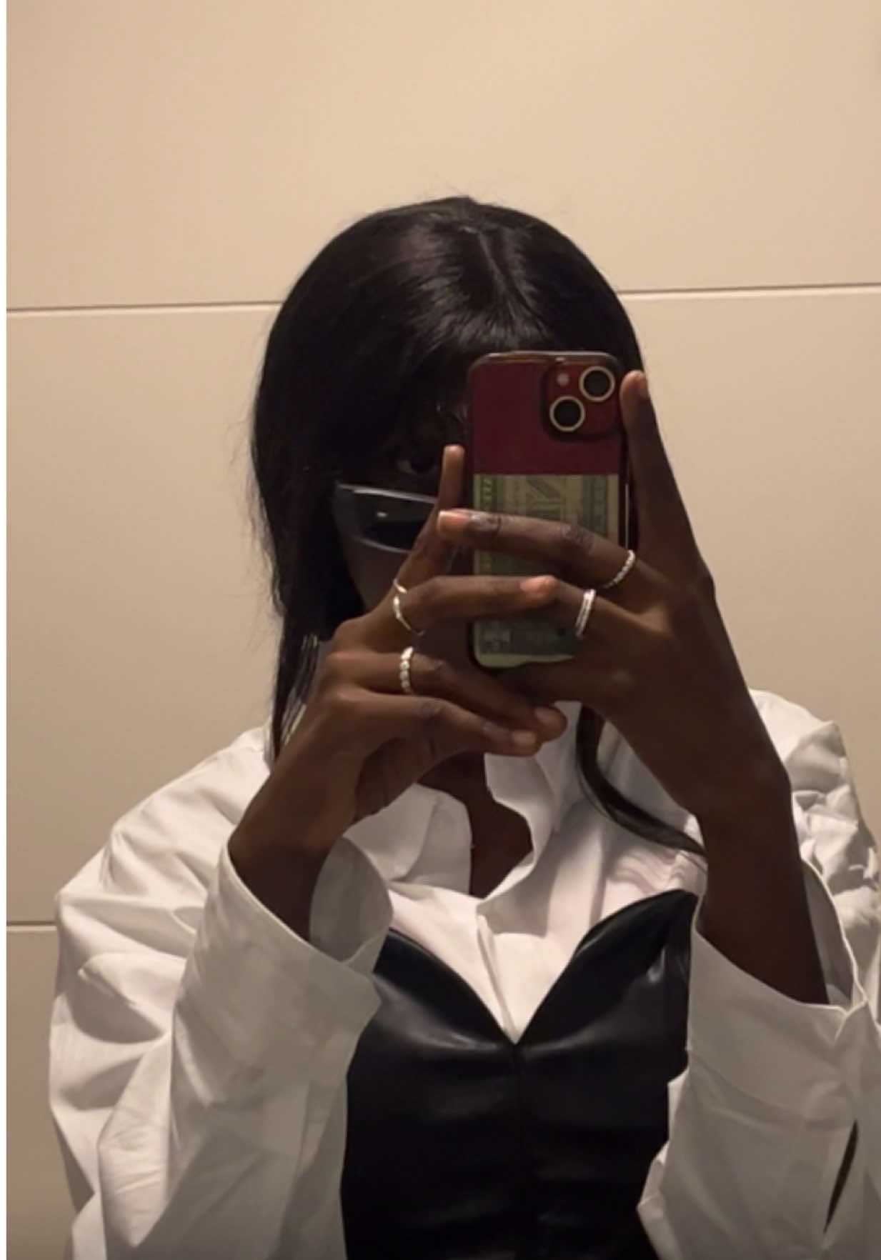 A post by @no_onebreath on TikTok caption: Bonne nuit #fyp #halamadrid @Real Madrid C.F. @Real Madrid Info 🤍❤️💙💛