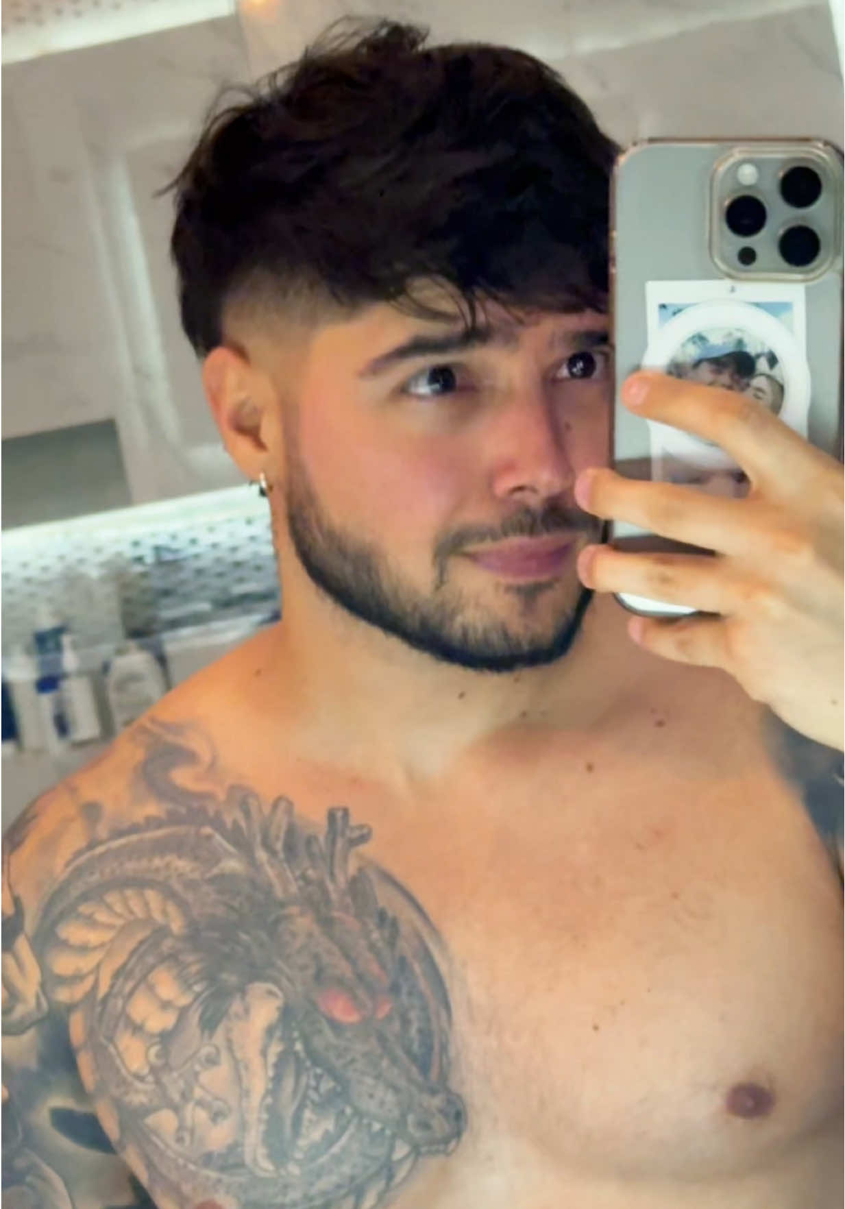 A post by @capitanyolotroll on TikTok caption: aún me creo gokú🥵 #yolo #parati 