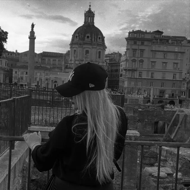 A post by @gabry200_ on TikTok caption: #roma #🇮🇹 #fyyyyyyyyyyyyyyyy #foryoupage❤️❤️ #viralllllll #5pasidebine #sper_sa_ajung_pe_fy #haipefy #moldoviangirl🇲🇩 #fyy #haipefy 