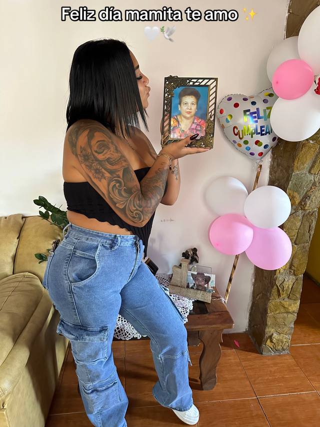 A post by @andreinasacaria on TikTok caption: Te amo mami 🤍🕊️#greenscreen #parati 