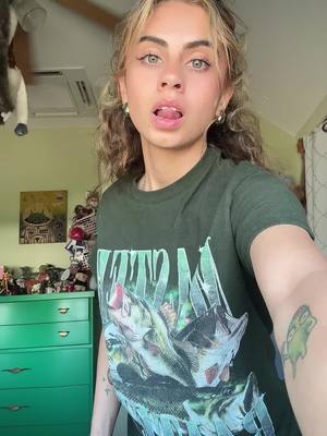 A post by @iggybellyy on TikTok caption: kiss your mommy 