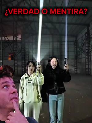 A post by @pongamoslo_a_prueba on TikTok caption: Esta linterna dice ser tan potente como un sable laser #starwars #verdadomentira #gadget 