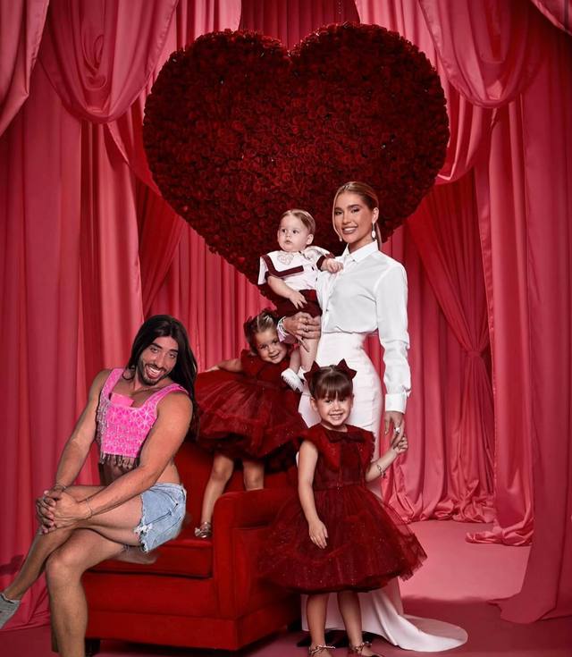A post by @thallyssonsb on TikTok caption: Feliz dia das mães 💖💜💙🙌🏻 De Maria Taprina e família 