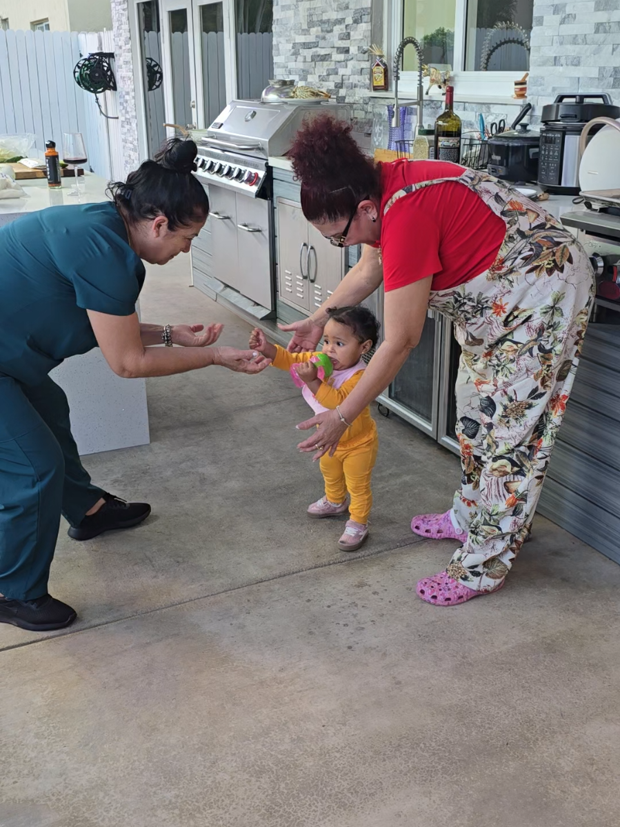 A post by @los_chacalitos2 on TikTok caption: #amor d Abuelas 