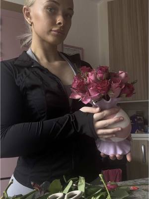 A post by @kaydonnelly2 on TikTok caption: do it for yourself🤝🏼🩷💐#fypage #fyp #foryou #fy #buyyourselfflowers 