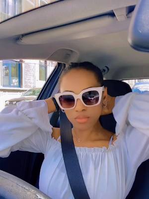 A post by @missba034 on TikTok caption: Dans mon bonbonna direction quelques part avec tout le stress qui va avec 😩 si t’as remarqué les bêtises shuut 🙄 #guineetiktok #amusement #prtoi 