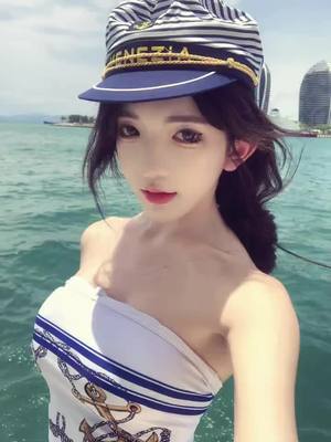 A post by @as_wind on TikTok caption: 我的世界 天氣晴#今天長這樣 #甜妹 #笨蛋美女 