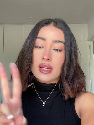 A post by @ on TikTok caption: GRWM para ir a hacer exámenes a la universidad 🥹💕