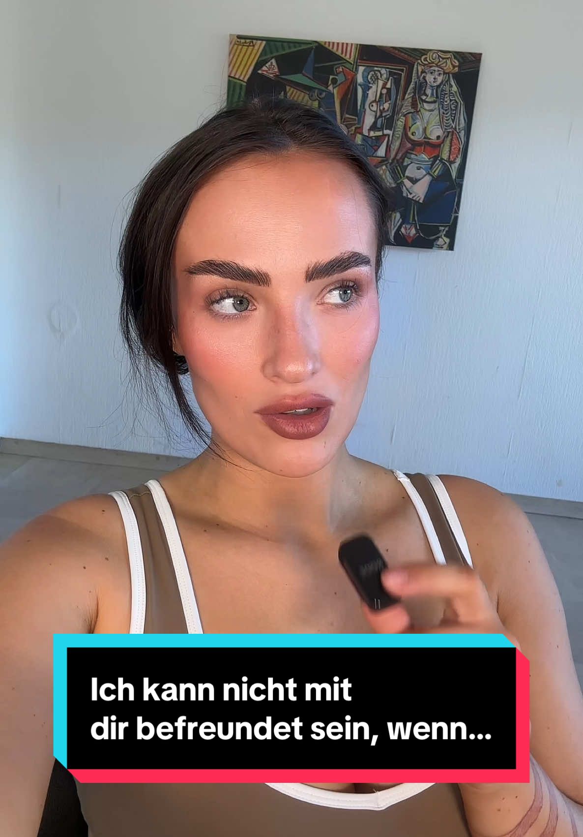 A post by @paulina_ljubas on TikTok caption: Loyalität meinen Freunden gegenüber ist immer Prio Nr.1 - keine Typen oder sonst was. Wie seht ihr das? #ichkannnichtmitdirbefreundetsseinwenn #fürdich #freundschaft #loyalitätscheck 