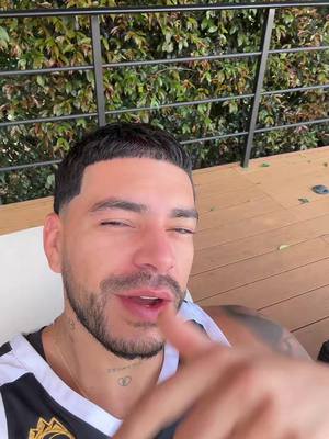 A post by @elcantantedelghetto on TikTok caption: Que dicen de este verso? 😋