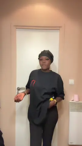 A post by @skinnyladiamandnoir on TikTok caption: 🥱🥱🥱
