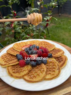 A post by @loriskitchen__ on TikTok caption: Waffle – Embëlsira 👌 Përbërësit: 2 vezë 60 gr sheqer 200 gr miell 250  ml qumësht pana 60 gr  gjalpë Mjaltë për servirje - - - - - - - - - - - - - - - - - - - - - - - - - -  Waffles 🧇  Ingredients: 2 eggs 60 grams of sugar 200 grams of flour 250 ml skimmed milk 60 grams of butter Honey for serving @loriskitchen__  #waffles #recipe 