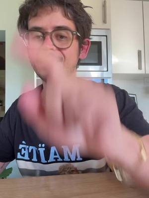A post by @noholito on TikTok caption: McDo nous entube-t-il avec ses frites ? 
